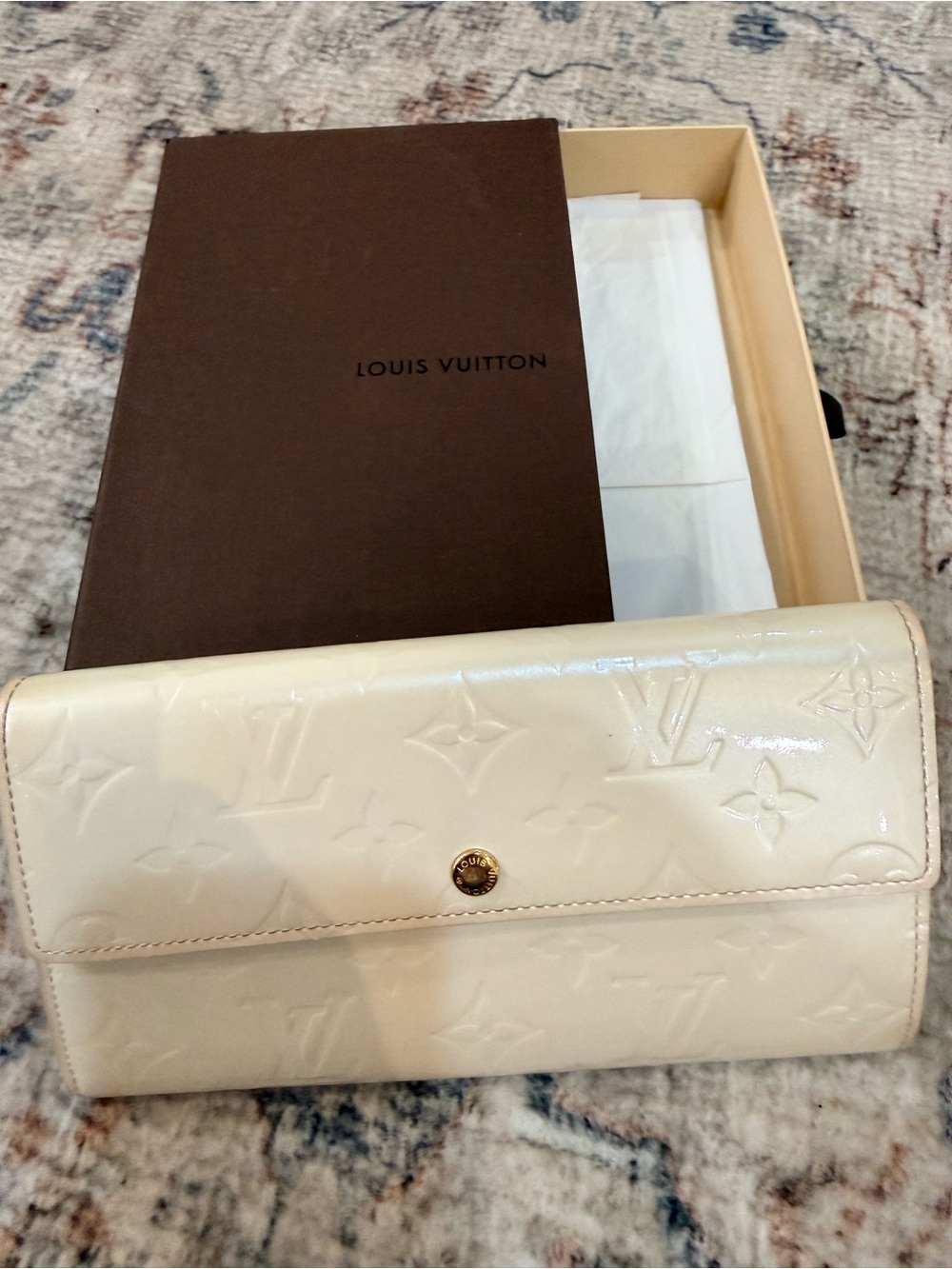 Louis Vuitton Vernis wallet